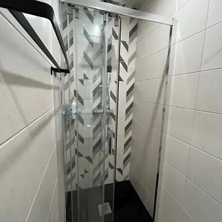 6 Personnes Proche Centre & Parking Apartamento