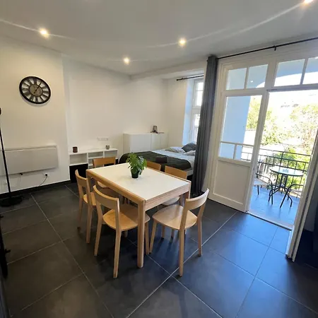 6 Personnes Proche Centre & Parking דירה *