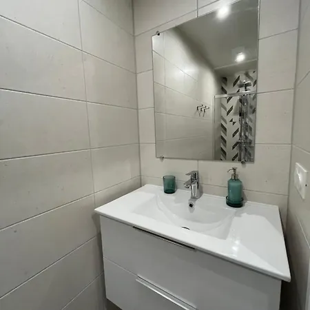 Apartment 6 Personnes Proche Centre & Parking
